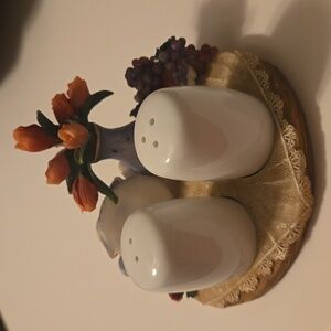 Vintage Flower Garden Salt & Pepper Set